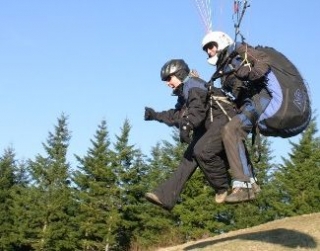  Despegue en parapenle biplaza 